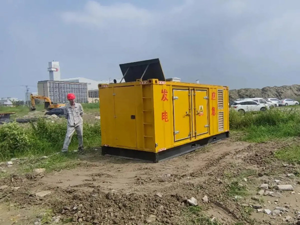 施秉200KW柴油发电机机组每小时的油耗量受哪些因素影响？
